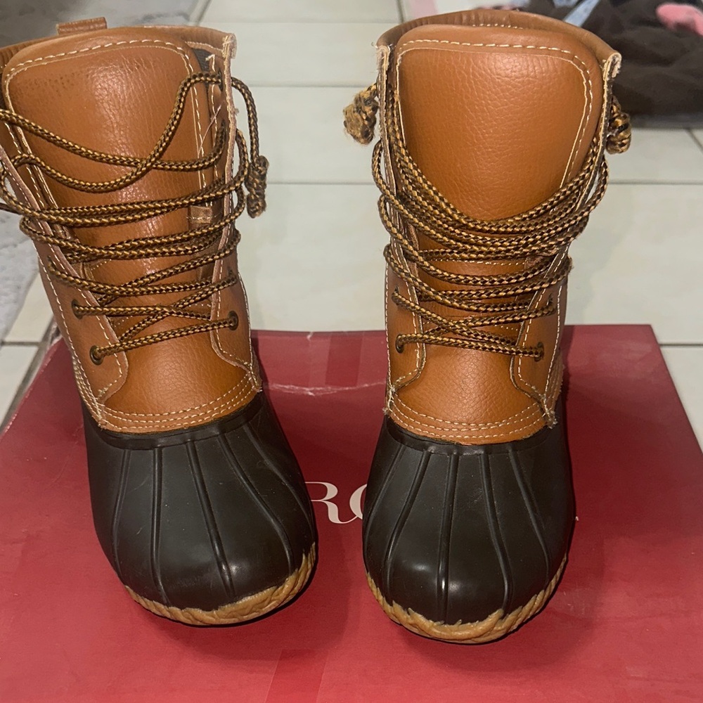 ✨TARGET STORE ✨Merona Brown and Black Women's Duck Boots